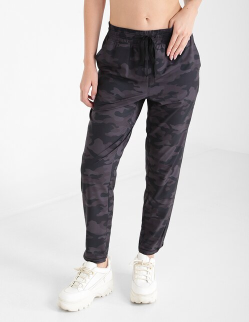 Pantalón GAP regular con diseño camuflaje para mujer en Liverpool