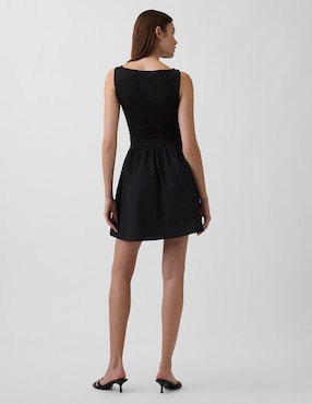 Vestido corto de fiesta escote regular
