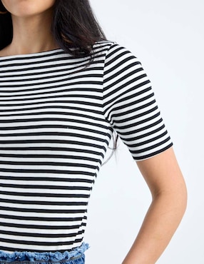 Playera manga corta cuello redondo para mujer
