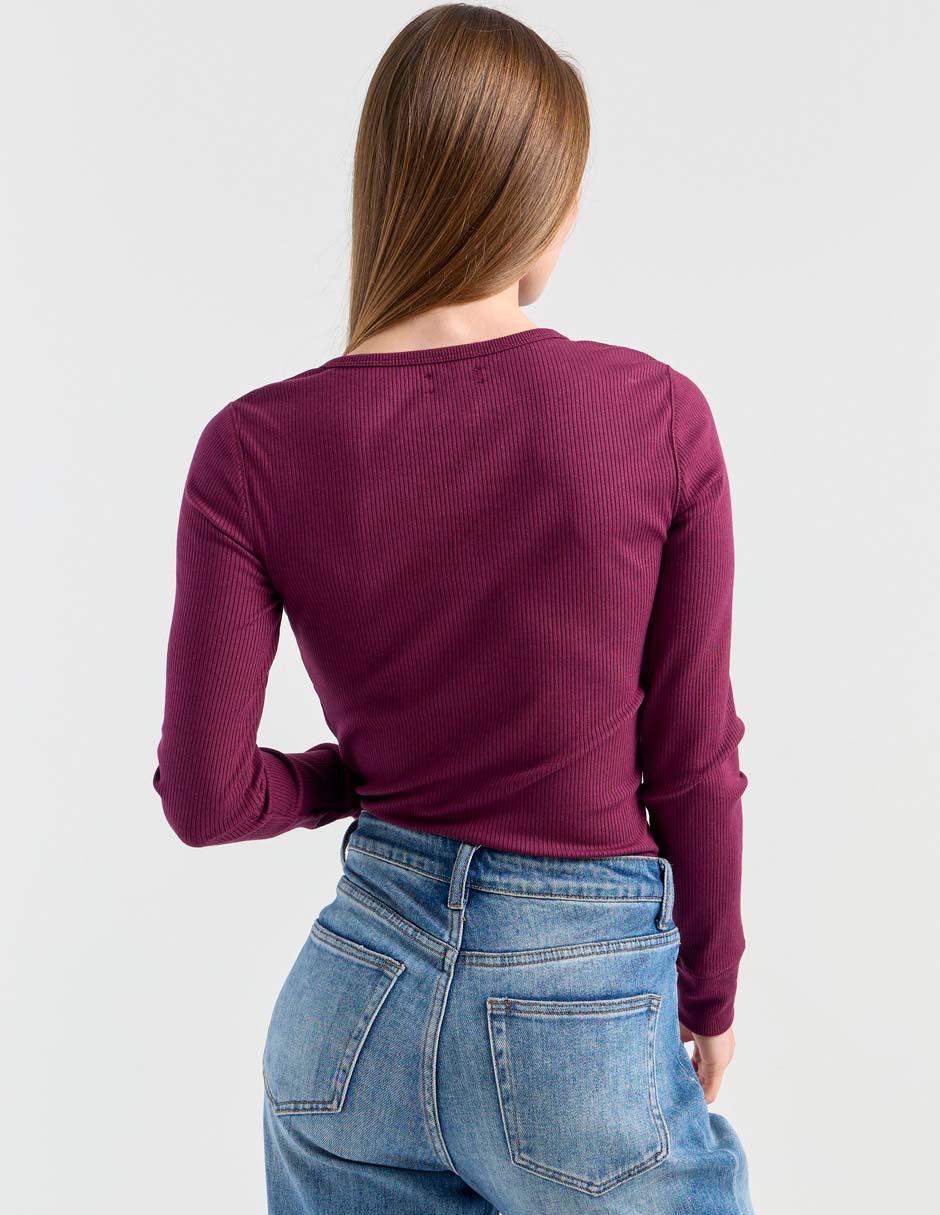 Playera manga larga cuello con botón para mujer