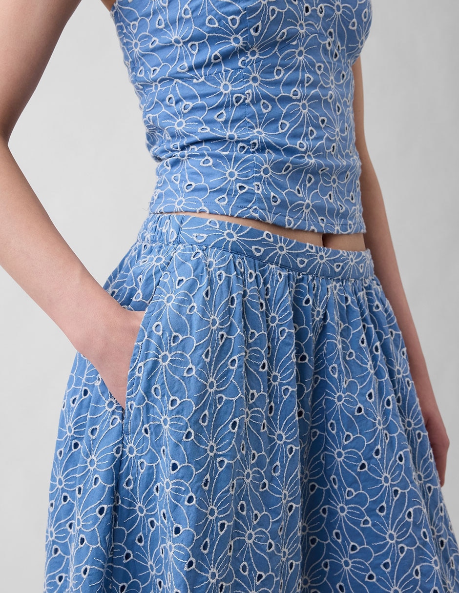 Falda crop a la cintura 4