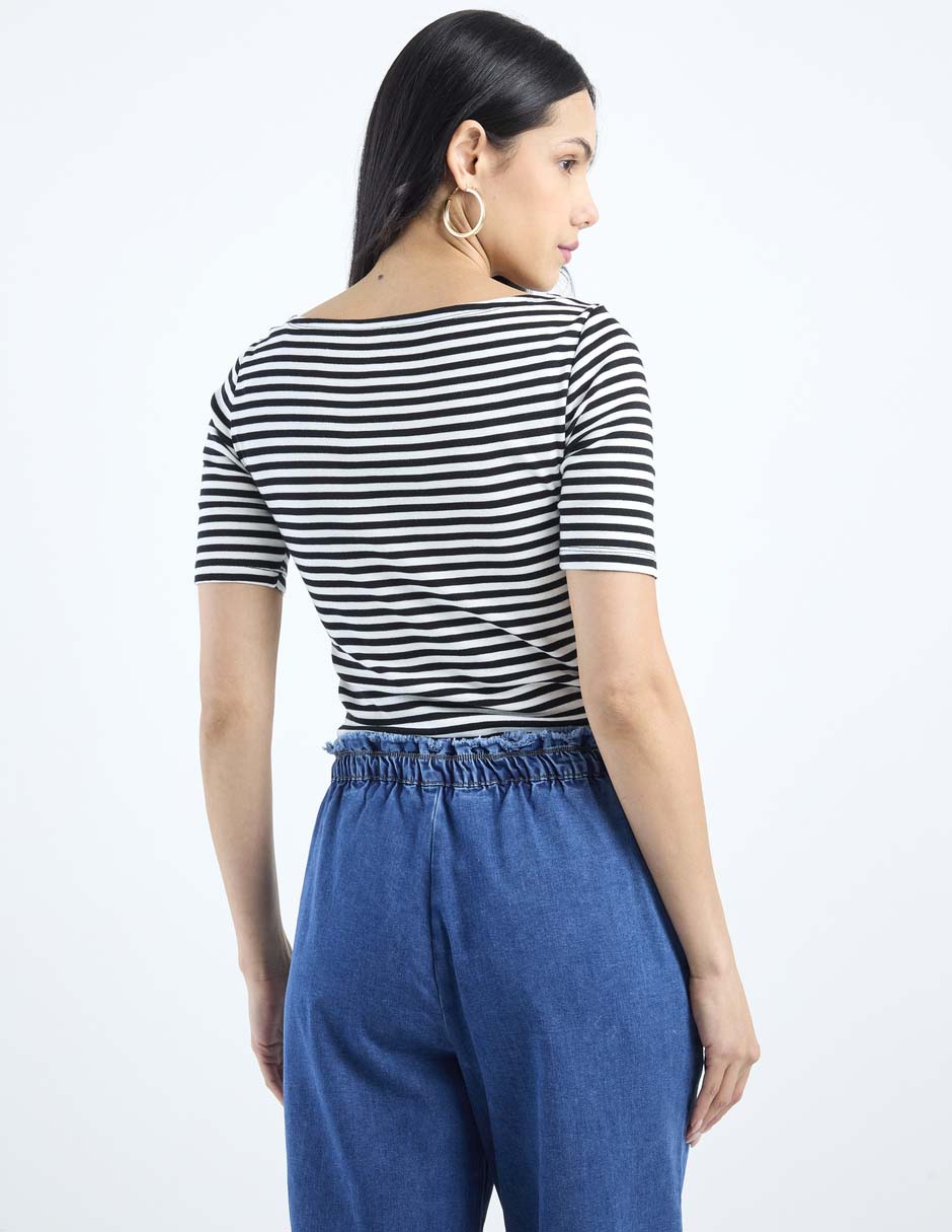 Playera manga corta cuello redondo para mujer 6